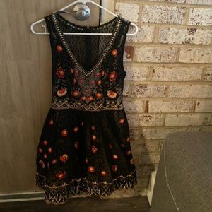 Eloquent Beaded Lace BEBE Dress Size 4